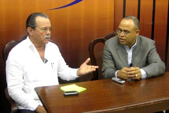 Rolando Alba en Coctel Politico
